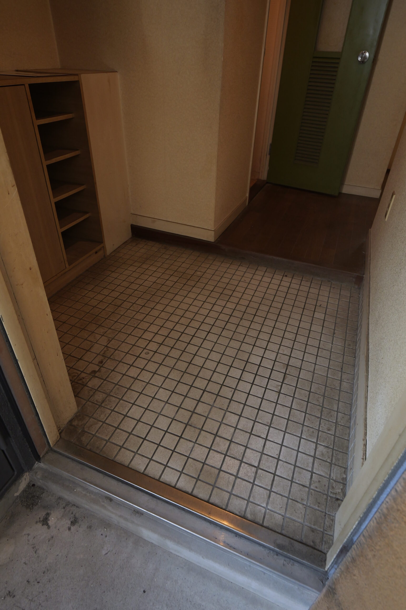 賃貸マンションリフォーム（玄関口） BEFORE