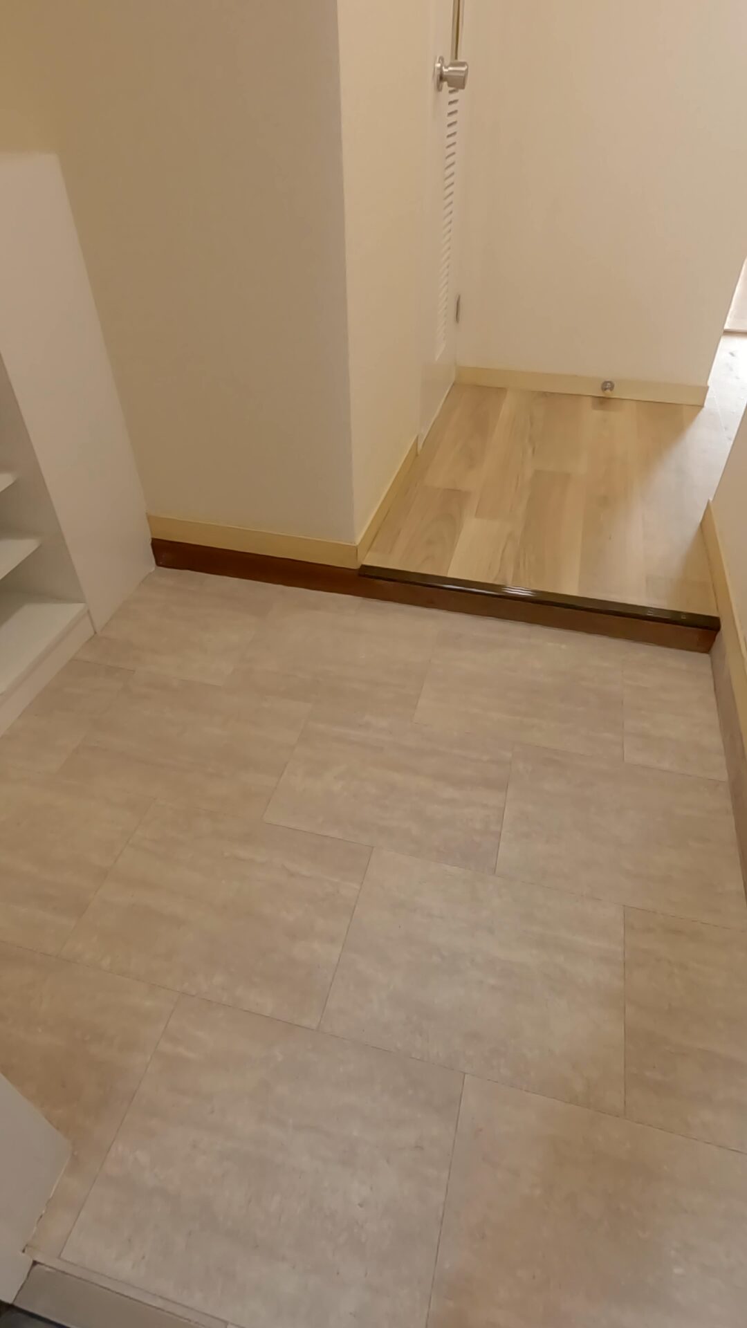 賃貸マンションリフォーム（玄関口）