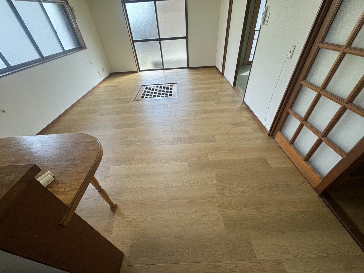 リビング フロアタイル貼り替え