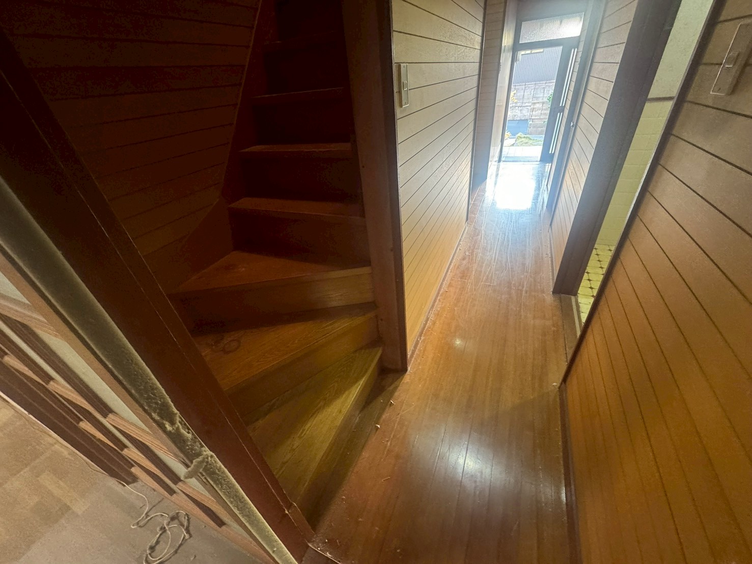 玄関廊下フロアタイル施工 BEFORE