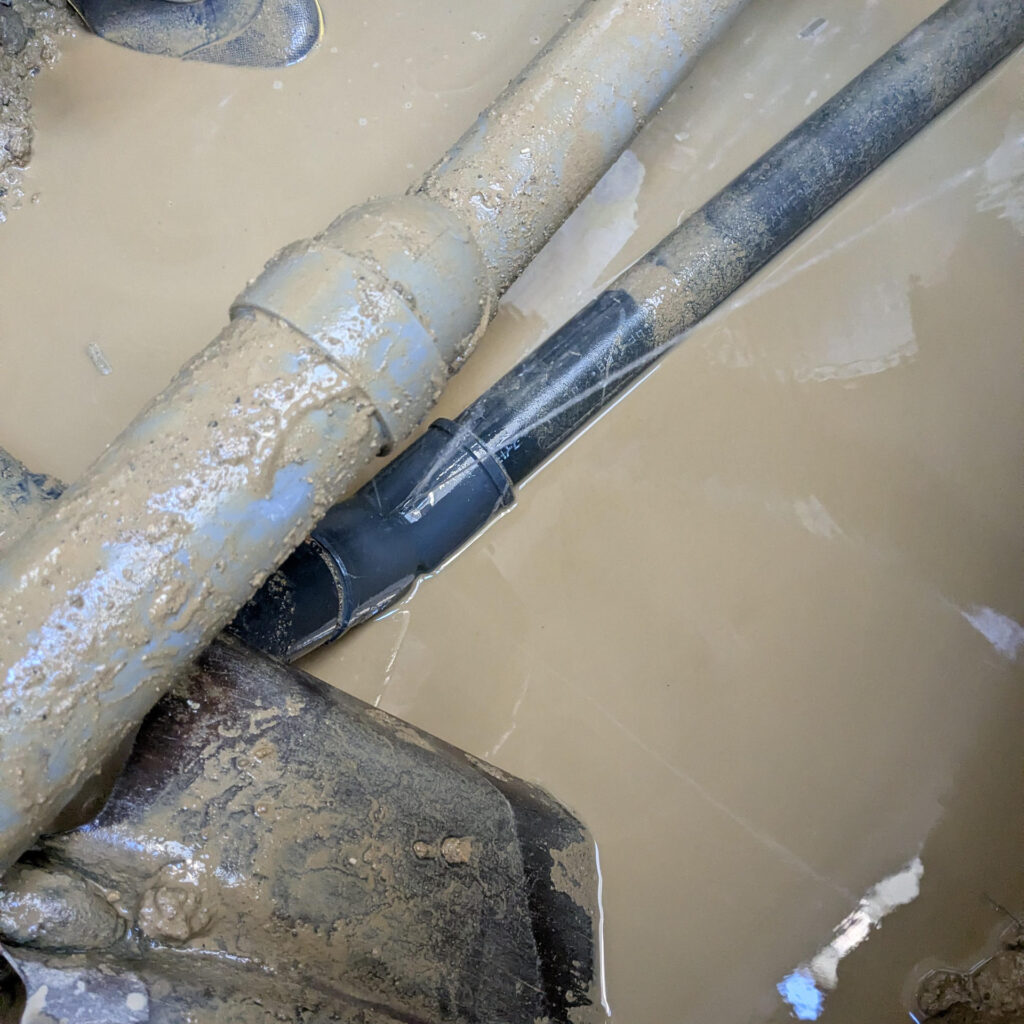 埋設水道管　水漏れ箇所