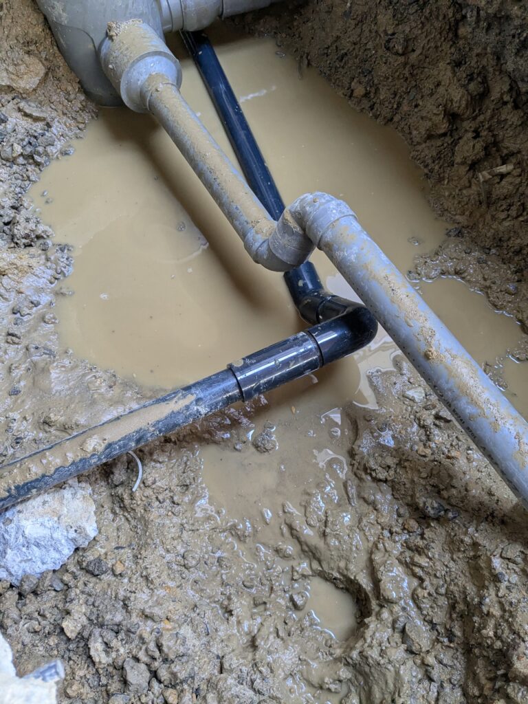 埋設水道管　工事